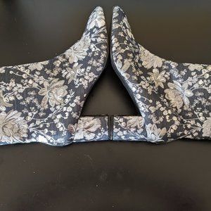 vintage looking boots - Blue with silver embroidery-like fabric